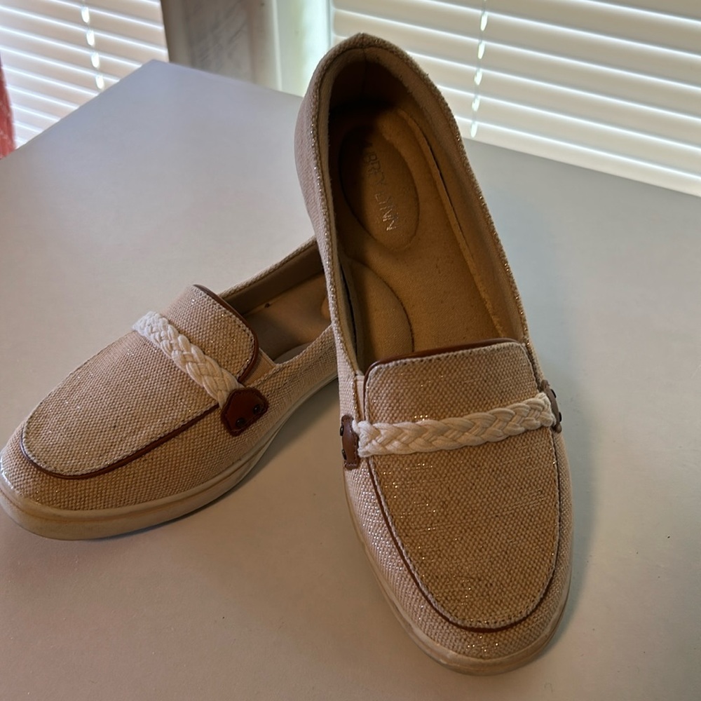 Women’s shoes